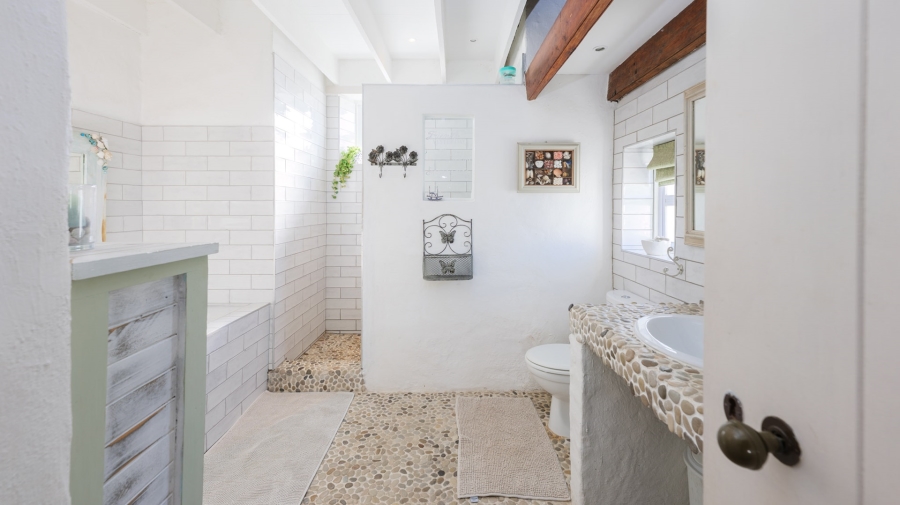 4 Bedroom Property for Sale in Struisbaai Western Cape